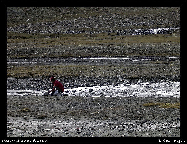 trek (79) camp Kang Yatse.jpg - Seul au monde...  pour faire la vaisselle
